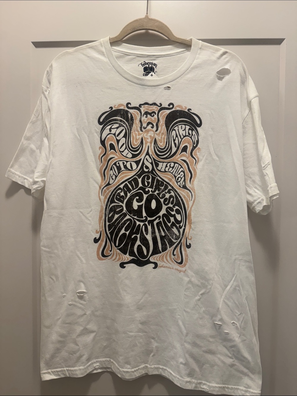 🆕 Bohemian Cowgirl Graphic Tee with Black & Tan Print. L. NWT!🔥